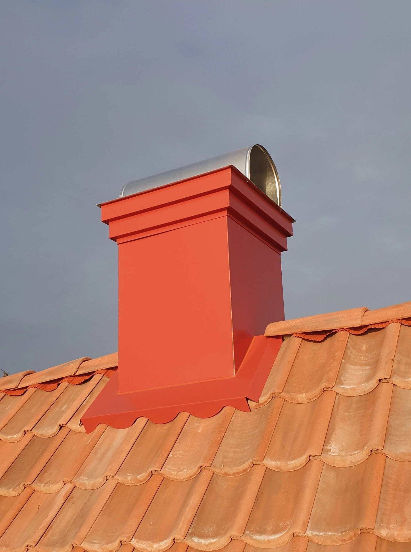 Detalj av tett overgang ved pipe